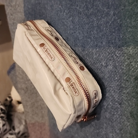LeSportsac mini pouch white rose gold